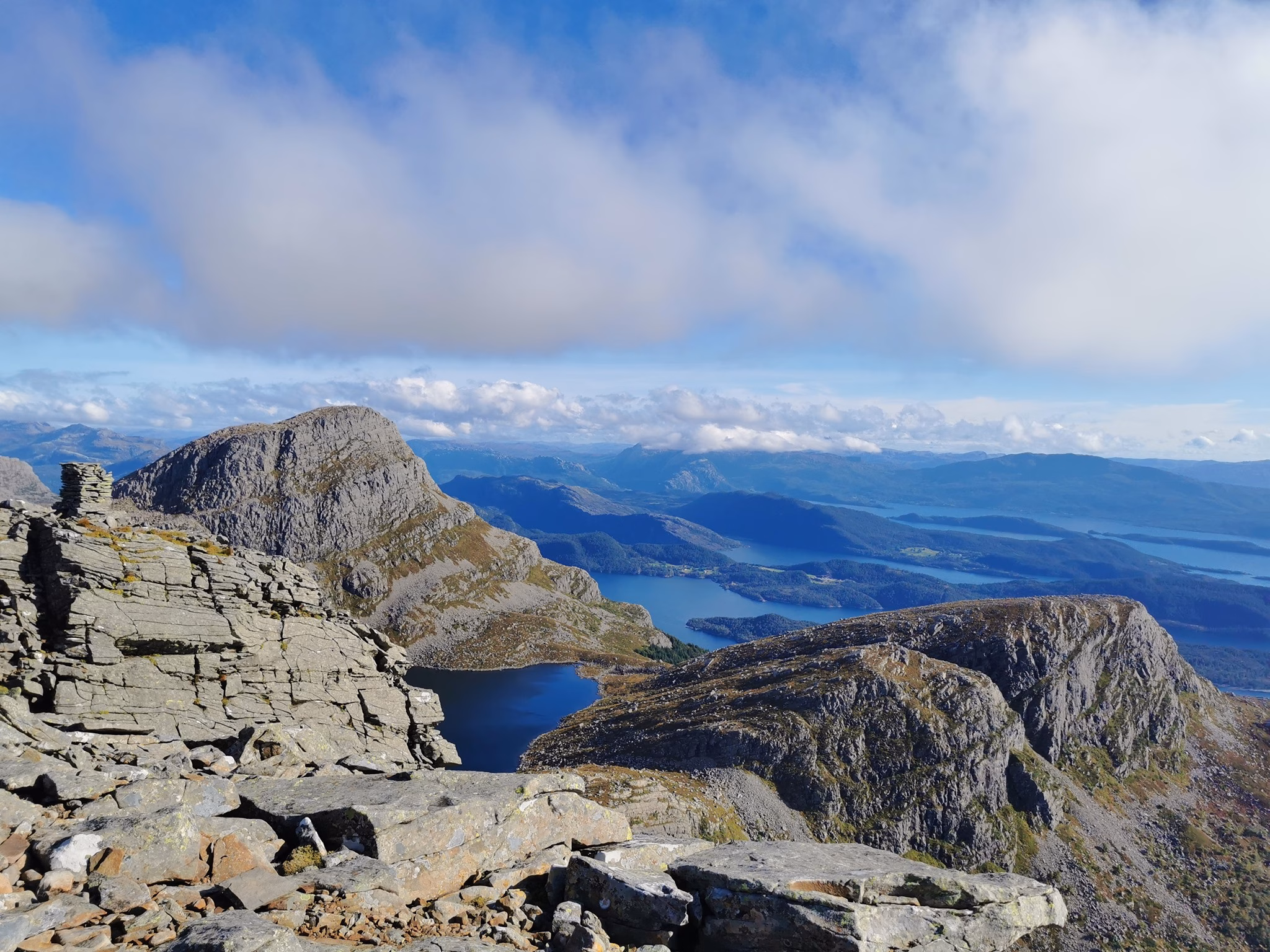 Utsikt fra fjelltopp i nærområdet til Barlind Hyttegrend