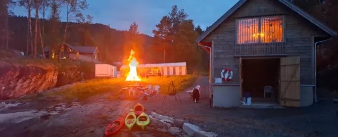 Sommarfest med bål i Barlind Hyttegrend